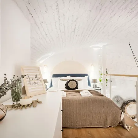 Roomli Boho Chic Apartment Budapest