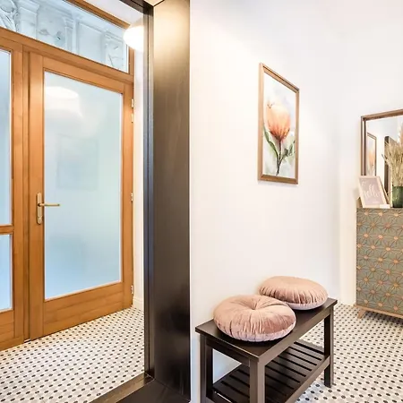 Roomli Boho Chic Apartment Budapest